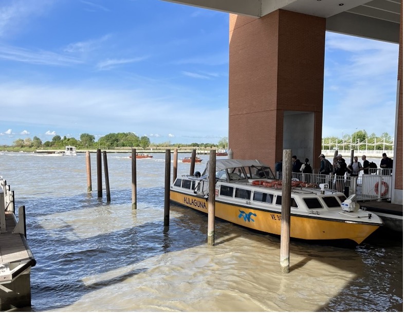 Uitzicht over een kanaal in Venetië
